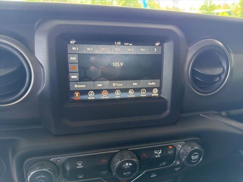 Used 2023 Jeep Wrangler Unlimited AWD/4WD image 16