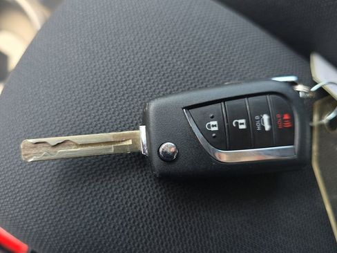 Used 2025 Toyota Corolla LE image 28