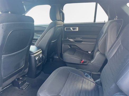 Used 2020 Ford Explorer XLT image 24