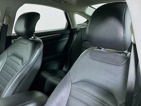 Used 2015 Ford Fusion SE w/ Equipment Group 202A image 21