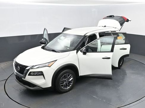 Used 2023 Nissan Rogue S image 23