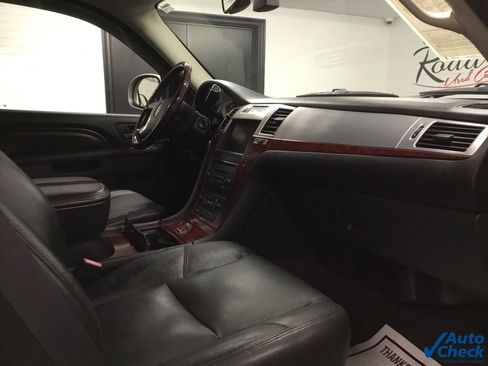Used 2011 Cadillac Escalade EXT Luxury image 44