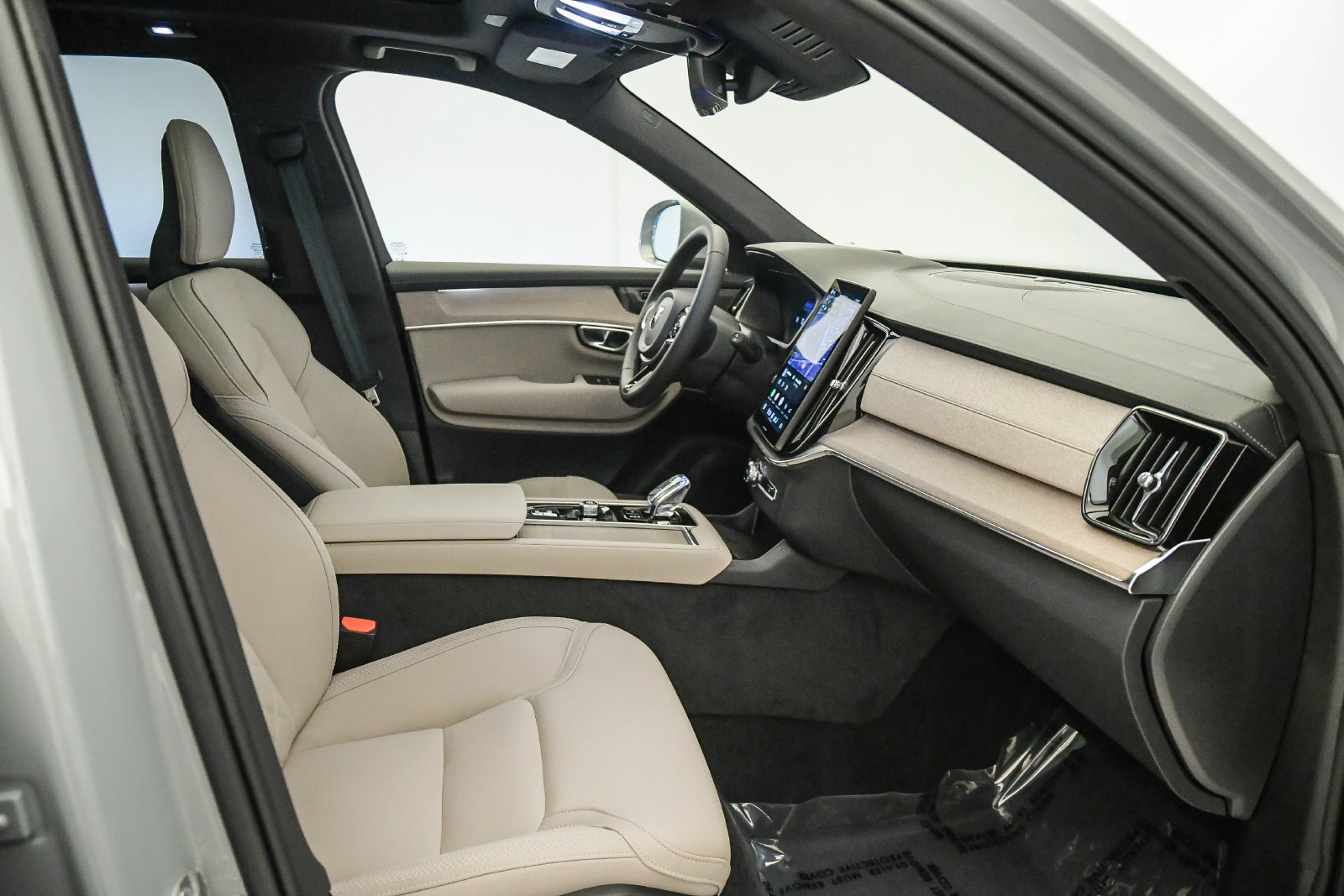 Certified 2026 Volvo XC90 B6 Plus AWD/4WD image 17