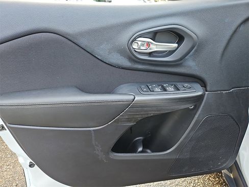 Used 2016 Jeep Cherokee Latitude w/ Safety/Convenience Group image 14