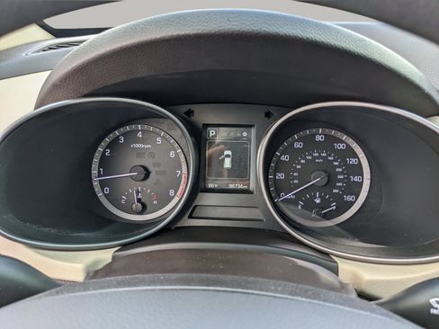 Used 2017 Hyundai Santa Fe Sport FWD image 32