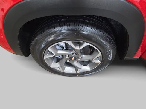 New 2026 Chevrolet Trax LT w/ Sunroof Package image 32