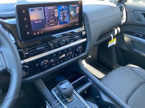 New 2026 Nissan Pathfinder SL image 17