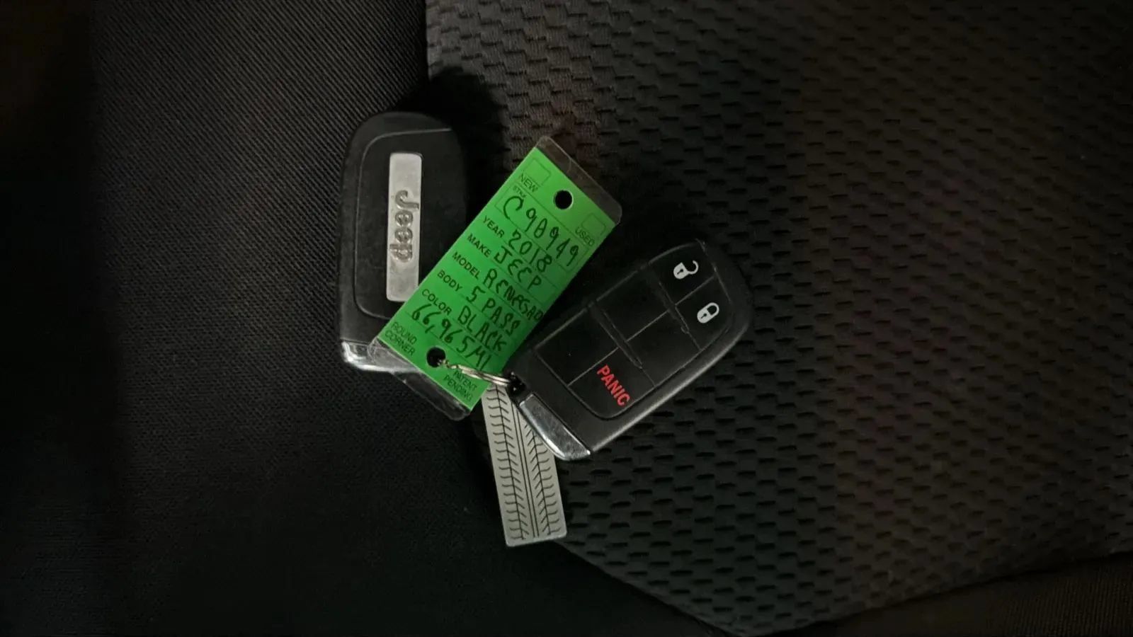 Used 2018 Jeep Renegade Altitude FWD image 24