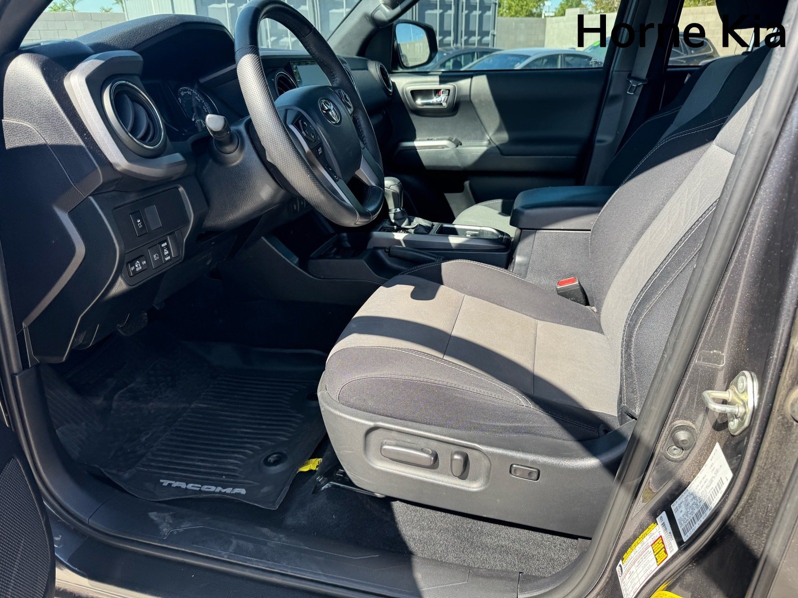 Used 2020 Toyota Tacoma TRD Off-Road w/ Technology Package AWD/4WD image 10