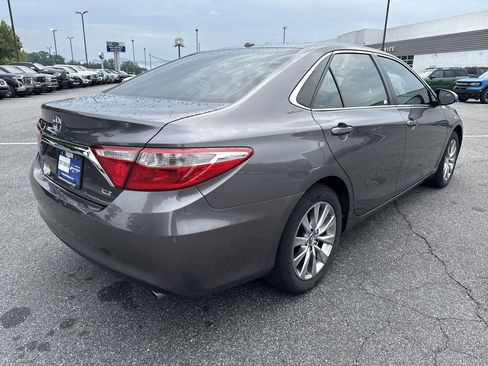 Used 2016 Toyota Camry XLE w/ Moonroof Package FWD image 7