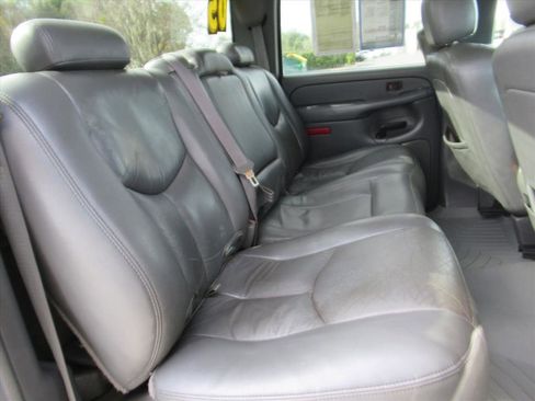 Used 2005 Chevrolet Silverado 2500 LT w/ Heavy-Duty Power Package image 24