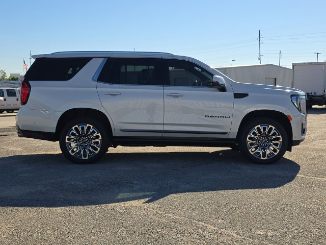Used 2023 GMC Yukon Denali Ultimate AWD/4WD image 6