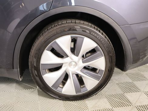 Used 2024 Tesla Model Y Long Range image 16