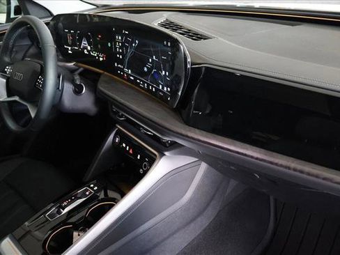 Used 2025 Audi Q5 Premium Plus w/ Premium Plus image 27