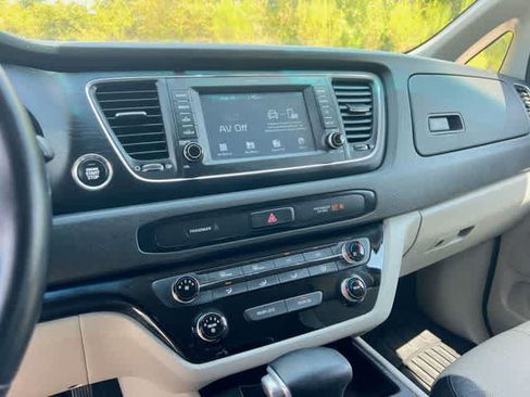 Used 2019 Kia Sedona EX FWD image 18