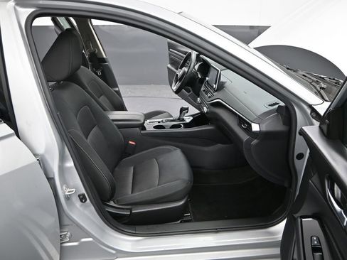 Used 2022 Nissan Altima 2.5 SV w/ SV Premium Package image 16