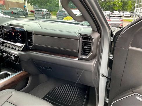 Used 2023 GMC Sierra 1500 SLT w/ SLT Premium Package AWD/4WD image 13