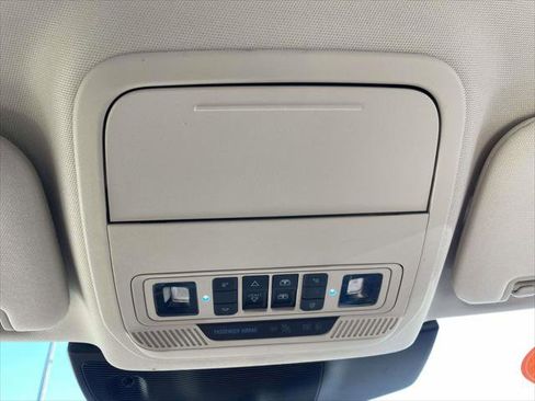 Used 2020 Ford Explorer Platinum w/ Premium Technology Package image 33