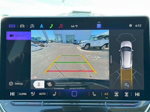 New 2025 Volkswagen Tiguan SE AWD/4WD image 24
