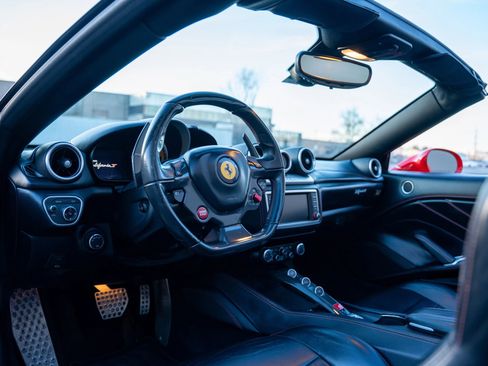 Used 2015 Ferrari California T image 2