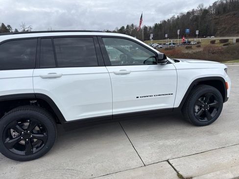 New 2025 Jeep Grand Cherokee Limited image 4