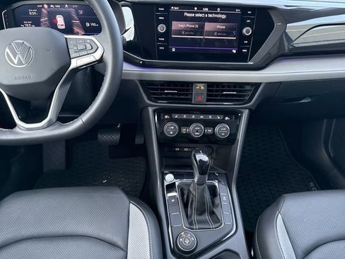 Certified 2022 Volkswagen Taos SEL image 14