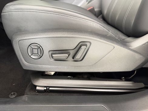 Used 2025 Audi Q4 e-tron Premium Plus image 13