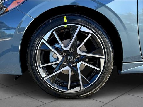 New 2025 Nissan Sentra SR image 11