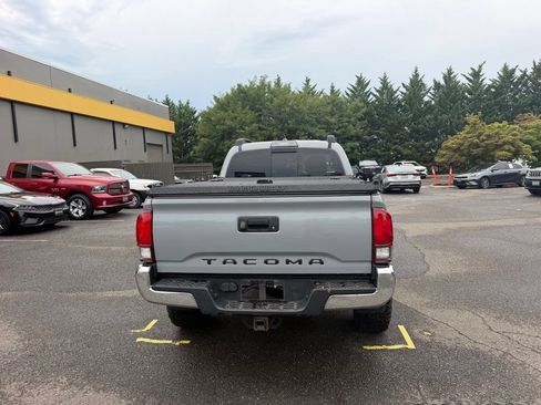 Used 2019 Toyota Tacoma TRD Off-Road AWD/4WD image 7