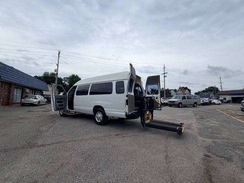 Used 2014 Ford E-350 and Econoline 350 Extended Super Duty w/ Power Group RWD image 19