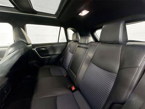 Used 2022 Toyota RAV4 XSE AWD/4WD image 30