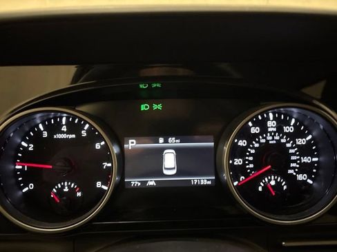 Used 2024 Kia Carnival EX FWD image 14