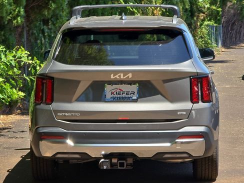Used 2025 Kia Sorento EX image 4