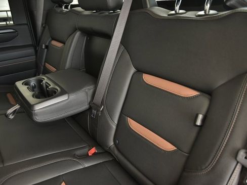 Used 2024 GMC Sierra 2500 AT4 image 35