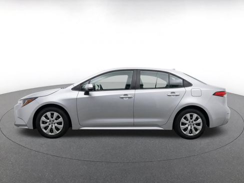 Used 2025 Toyota Corolla LE FWD image 4