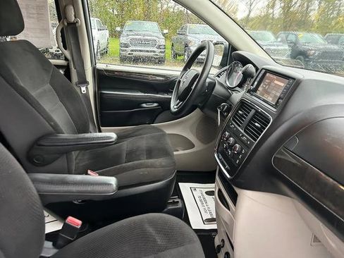 Used 2019 Dodge Grand Caravan SE w/ UConnect Hands-Free Group image 31