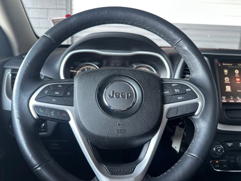 Used 2017 Jeep Cherokee Trailhawk AWD/4WD image 18