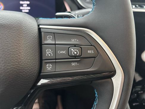 Used 2023 Jeep Grand Cherokee Trailhawk w/ Luxury Tech Group III AWD/4WD image 21