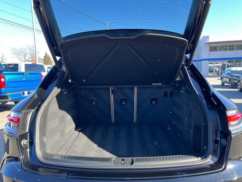 Used 2025 Porsche Macan image 42