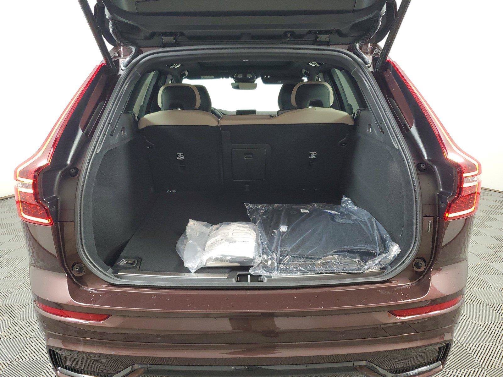 Used 2026 Volvo XC60 B5 Plus w/ Climate Package AWD/4WD image 9