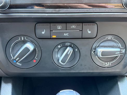 Used 2017 Volkswagen Jetta SE FWD image 11