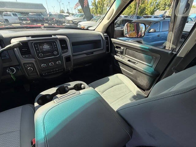 Used 2018 RAM 3500 Tradesman w/ Chrome Appearance Group AWD/4WD image 16