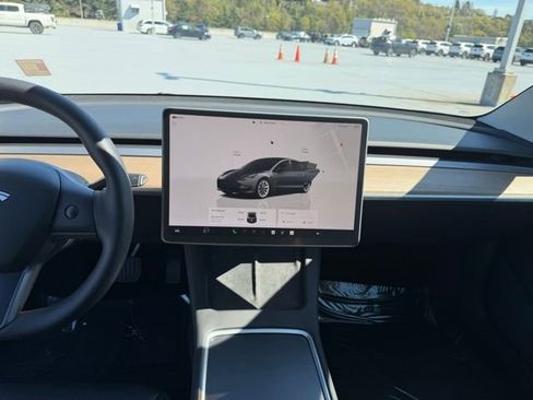 Used 2023 Tesla Model 3 Standard Range image 14