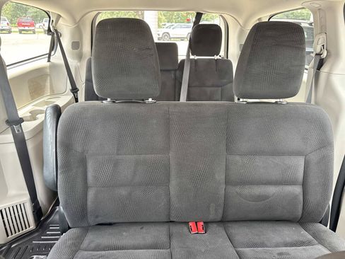 Used 2020 Dodge Grand Caravan SE w/ UConnect Hands-Free Group FWD image 9