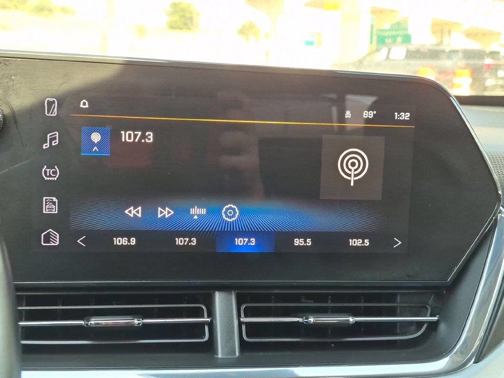 Used 2025 Chevrolet Trax LT w/ LT Convenience Package FWD image 19