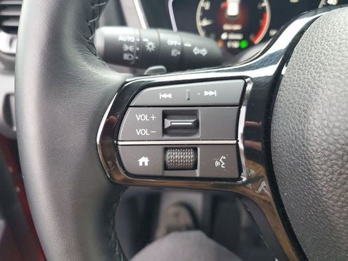 Used 2025 Honda Pilot Touring image 32