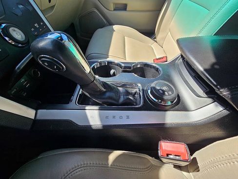 Used 2014 Ford Explorer XLT w/ Equipment Group 202A AWD/4WD image 26