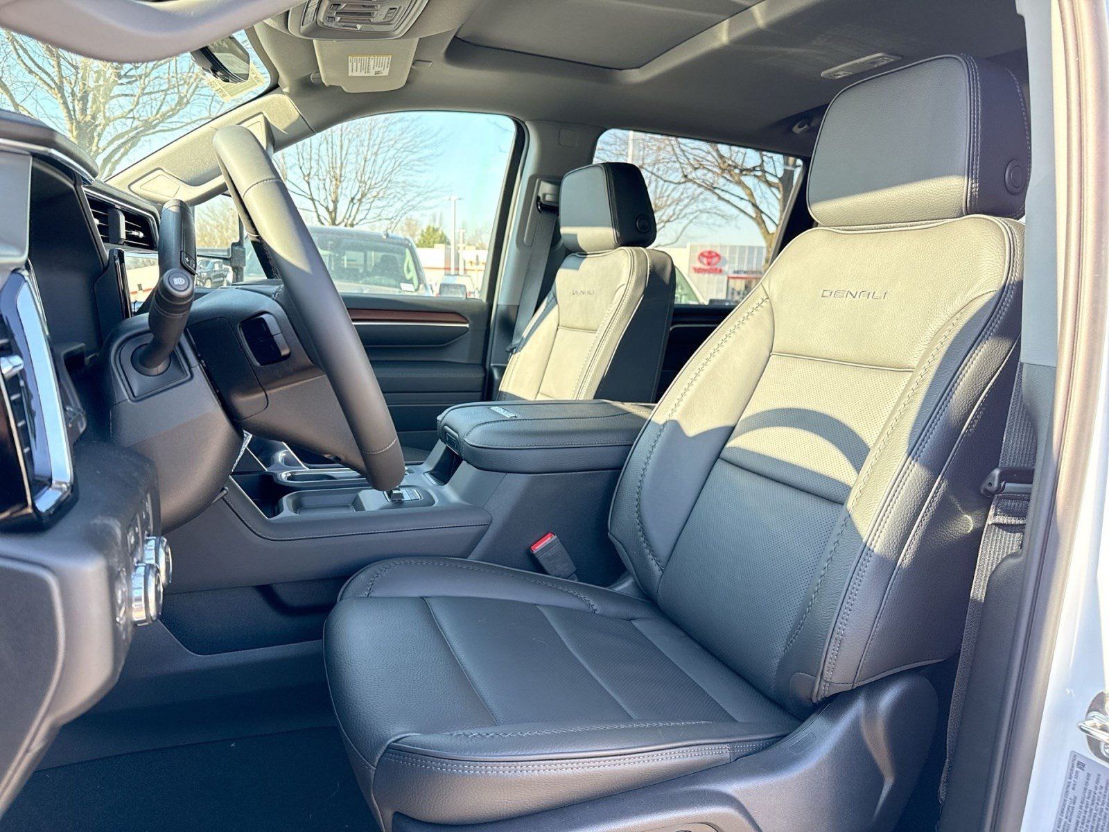 New 2026 GMC Sierra 2500 Denali w/ Denali Reserve Package AWD/4WD image 13