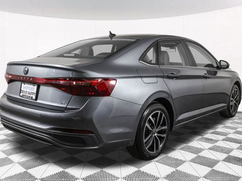 Used 2025 Volkswagen Jetta SE image 16