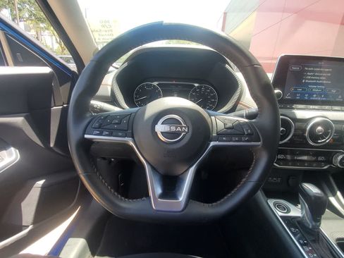 Used 2025 Nissan Sentra SR FWD image 13
